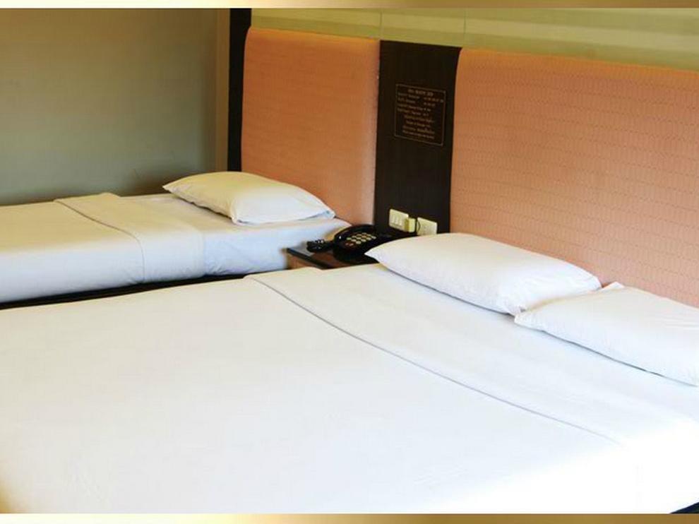 בנגקוק Pradipat Hotel מראה חיצוני תמונה